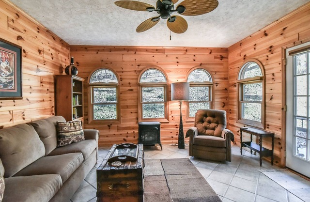 Creekside Cottage Star 5 Vacations