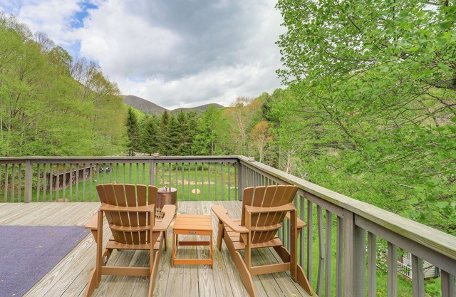 Creekside Gazebo + Mtn Views: Spacious Todd Home!