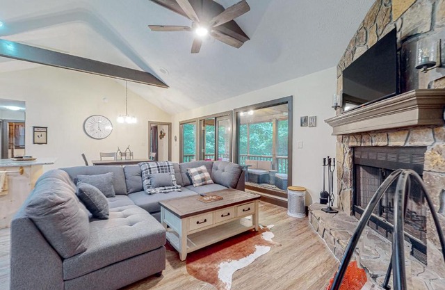 Creekside Getaway