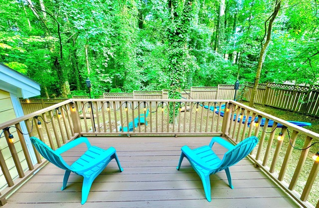 Creekside Hideaway - Hot Tub, Full Kitchen - 10 min to downtown Raleigh