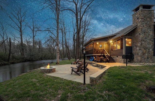 Creekside + Swim step & Floats | Fire Pit & Hot Tub