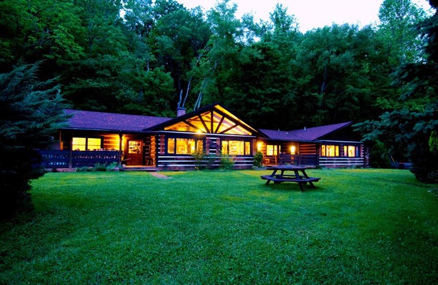 Creekwalk Inn and Cabins