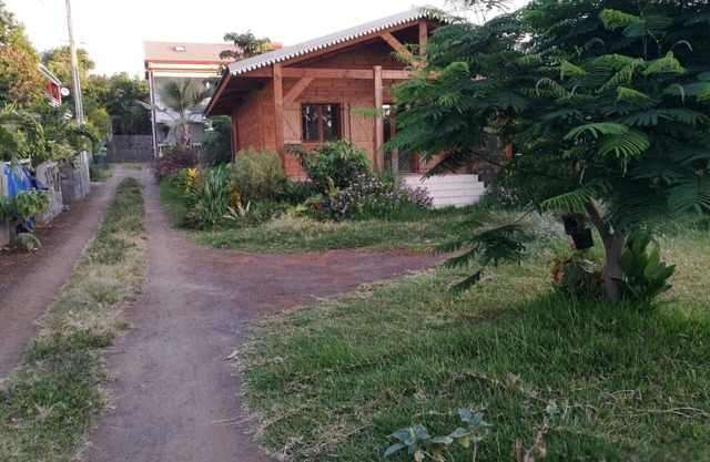 Creole apartment in Ligne Paradis Saint-Pierre near the sea