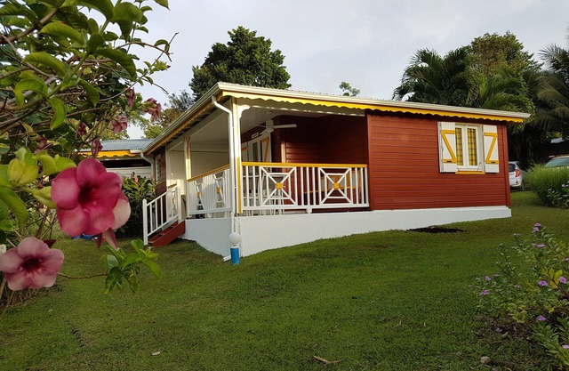 Creole bungalow/pool in tropical garden (4 persons)