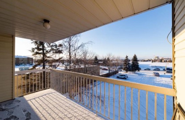 Crew Accommodations Sleeps 4 - AMAZING Value! K308