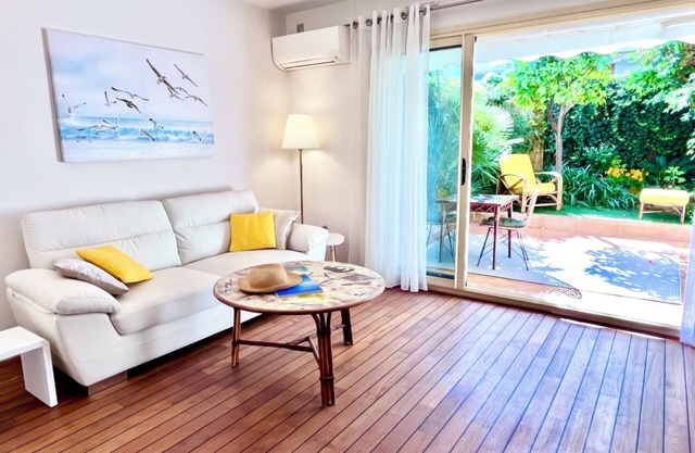 croisette/parking/elegant private garden cocoon