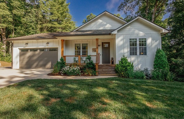 Crooked Maple Cottage | Quaint, Pet-Friendly Home Near Asheville!