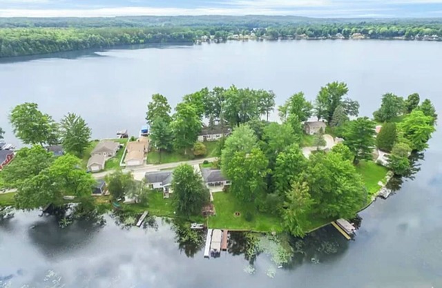 Croton Cottage on all sports lake!