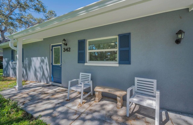 CRYSTAL BEACH GETAWAY-STEPS TO THE GULF
