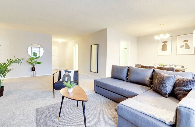 Crystal City Apt | Walk to Metro + Pool Access