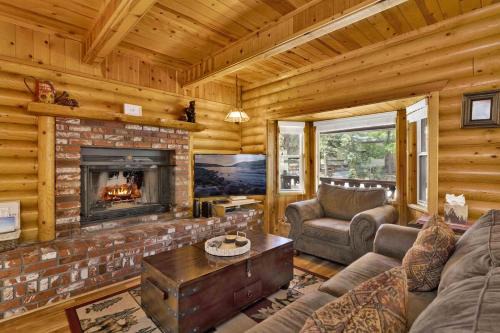 Cub's Cabin/Charming 3-Bedroom Log Cabin Near Big Bear Lake