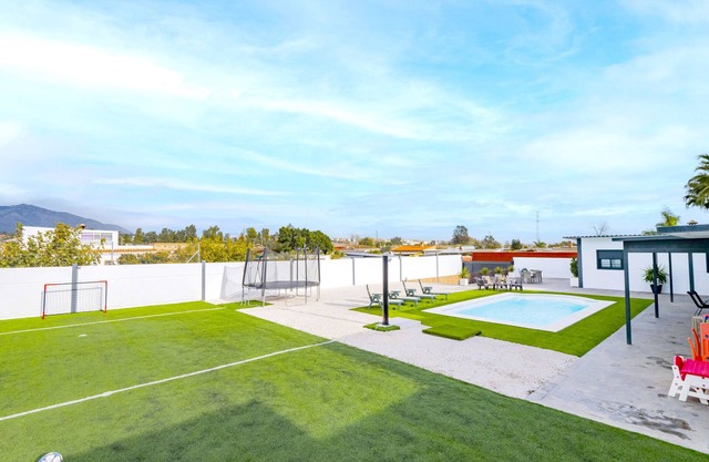 Cubo's Casa Soles & Football field/soccer field/private pool/free wifi