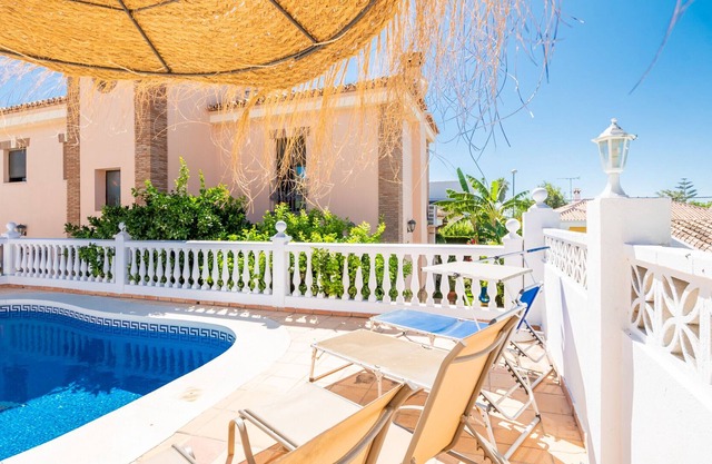 Cubo's Villa Palacio Valdes. Private pool and terrace, free wifi and AC