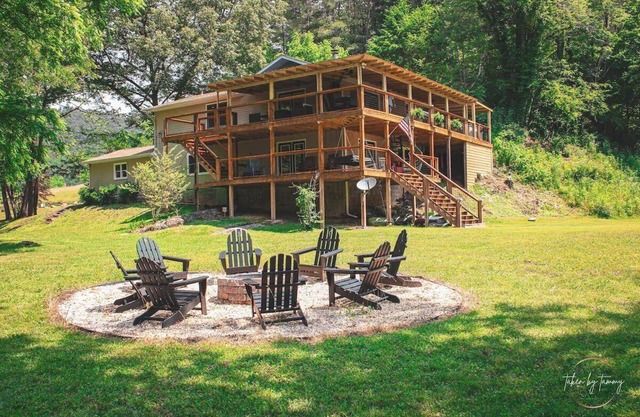 Cullasaja River front Cabin with game room in the Smokey Mountains Franklin NC
