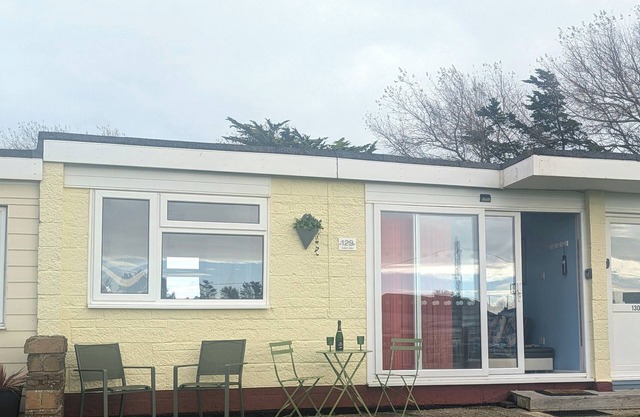 CULVER VIEW, family friendly, with a garden in Sandown