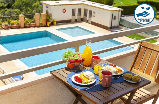 Curaçao Apt on Praia da Rocha w/Pool Access