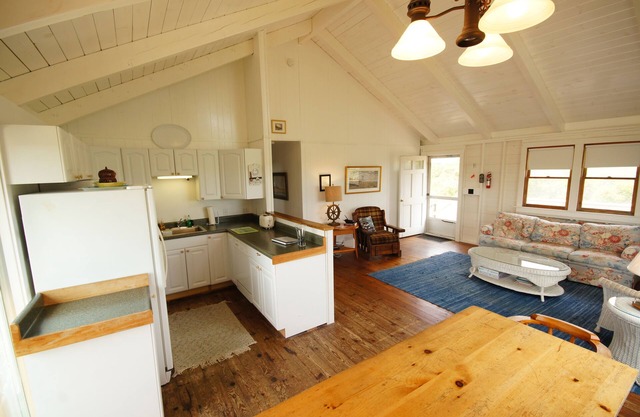 "Curlew Cottage" Secluded Island Getaway, Sleeps 6, Pet Friendly