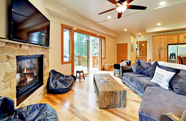 Custom Home w/ Loft - Foosball & Hot Tub, Near Marina & Beach