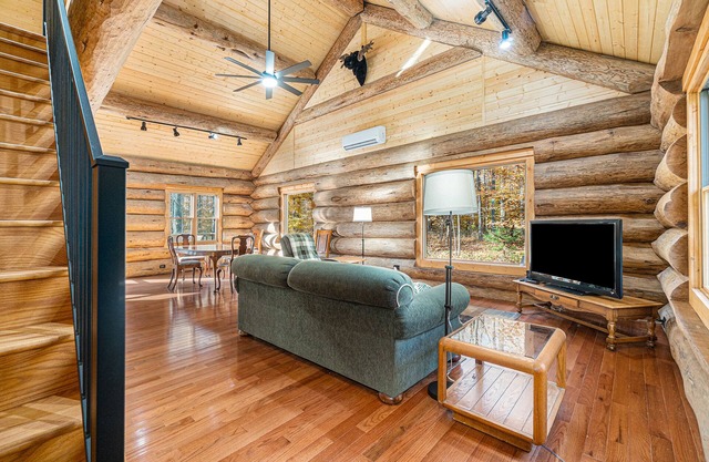 Custom log cabin in scenic setting with deck, partial AC & W/D - near beach/lake