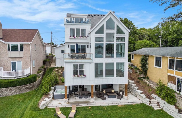 Custom Luxury on Hutchins Lake near Saugatuck, elevator, hot tub, sleeps +17!
