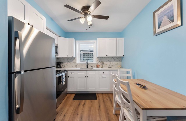 Cute 2-bedroom condo remodel with pool in North Wildwood 2 Short Block to beach