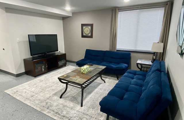 Cute and clean ground floor apartment