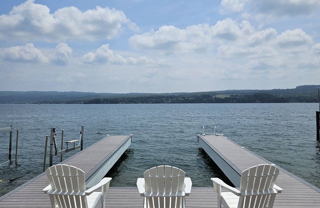 Cute Cape on Keuka Lake with Boat Launch Prime Location