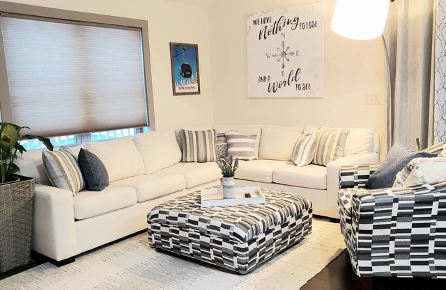 Cute&Chic Lake George Escape (2bedroom/2bath w/parking)