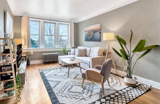 Cute City Apartment w/ Workspace near Downtown