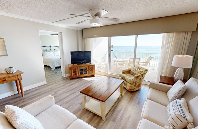 Cute Coastal Getaway Beach House 202A