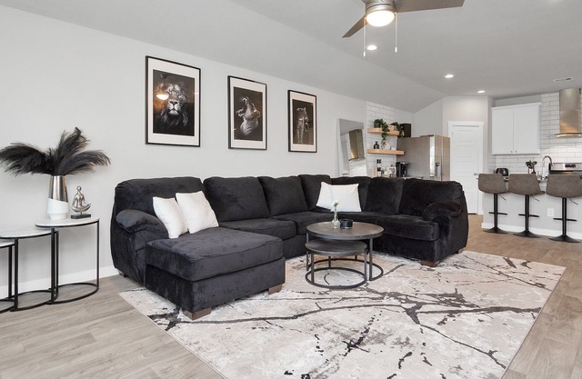 Cute & Comfy 3 bedroom Houston Oasis