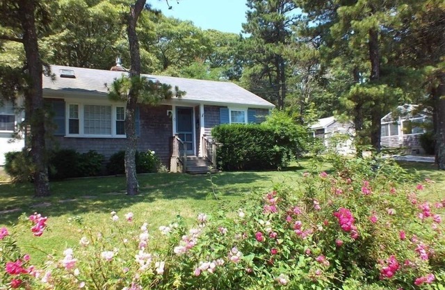 Cute Cottage - Half Mile to Nantucket Sound! (1976)