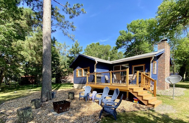 Cute, Cozy Original Cabin Character with Modern Amenities