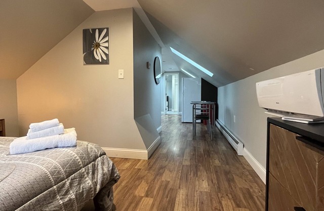Cute & Cozy Providence Studio!