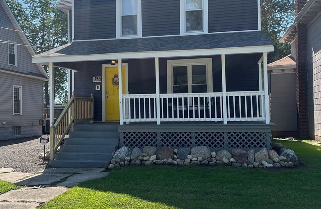 Cute Harbor Home close to the Lake, Beach & Bridge St