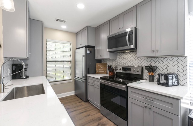 Cute Home w/Fenced Yard + Bikes, Beach Pass & EV Charger, 10 Mins to Everything