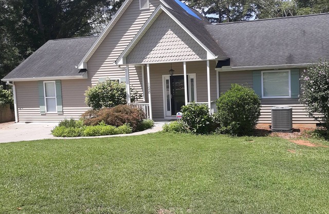 Cute House on Lake Hartwell- Dock Access!nPETS ALLOWED!