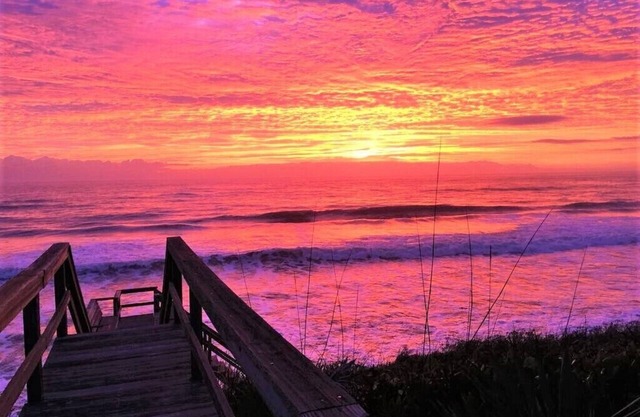 Cute Oceanfront House with Almost Private Beach 8 min to Downtown St Augustine
