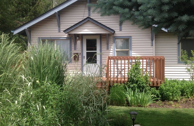 Cute Westside Craftsman, Walk to Downtown, Large Garage, Cruiser Bikes!