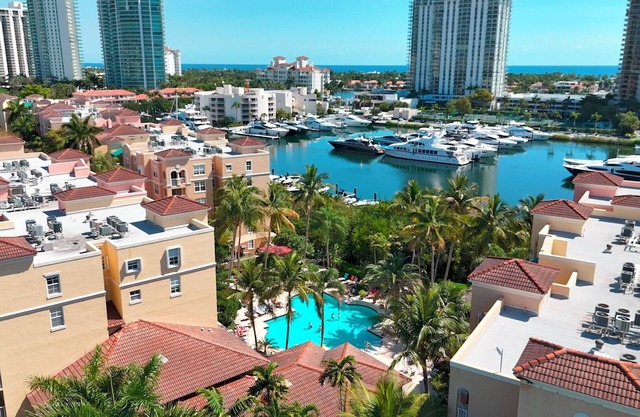 Cute Yacht Club Apt 5 Min Drive 2 Beach W/Pool!