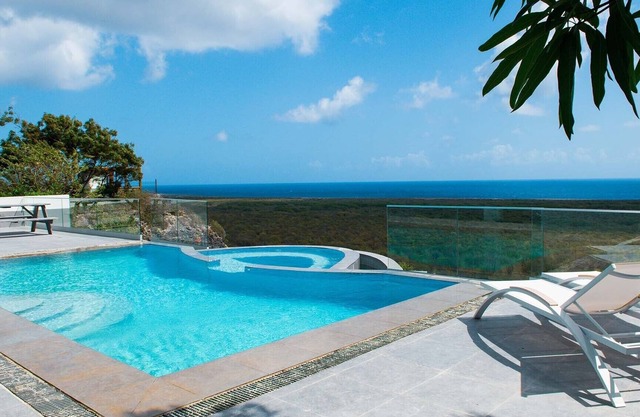 Attractive, spacious house with an amazing sea view.