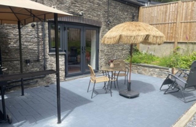 Cwtch Bee - One Bedroom House, Sleeps 2