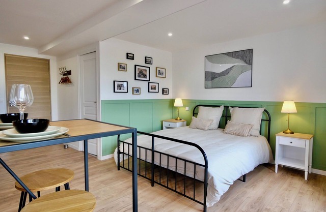 D-DAY SUITES:Avallon 25m²/Centre Ville-/2pers/2min from train station/15min from Utah Beach