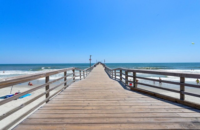 D · Modern 4BR Central Near Beach & Pier King Beds #D