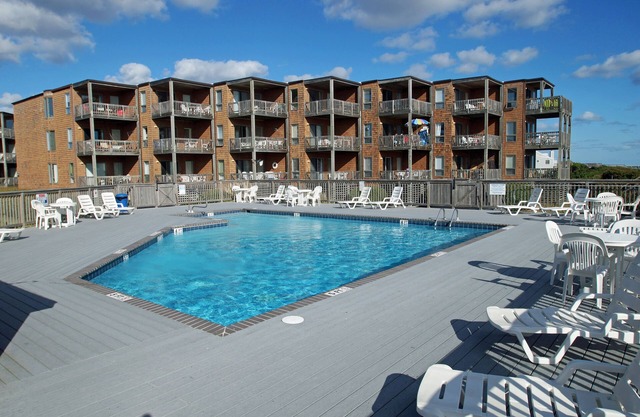 D109- Oceanfront Condo, 2 bedrooms, 2 baths, Community Pool, and Tennis!