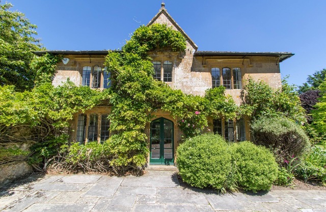 Dairy House - a beautiful 7 bed stone house set in private parkland (sleeps 16)