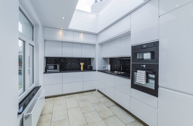 Dansaert XI - Two Bedroom Apartment, Sleeps 4