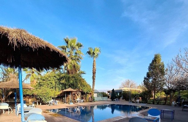 Dar Al Hamra" estate: swimming pool, garden and organic farm