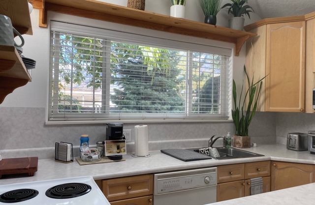 Darling secluded 1 bedroom 1 bathroom w/hot tub apartment.