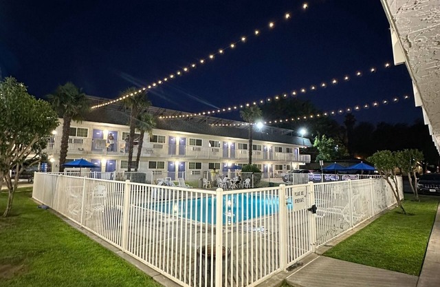 Davis- Private one-bedroom with pool